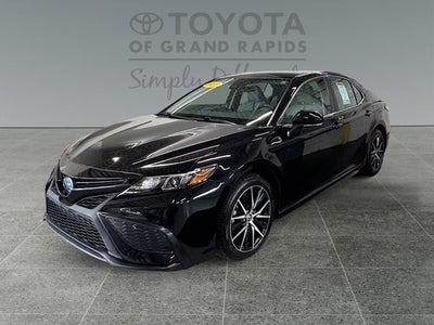 2022 Toyota Camry Hybrid SE