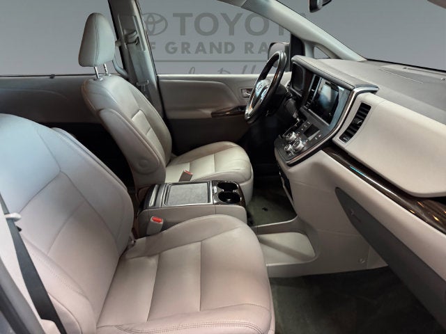 2017 Toyota Sienna XLE 7 Passenger
