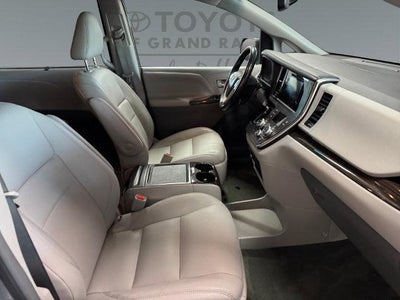 2017 Toyota Sienna XLE 7 Passenger