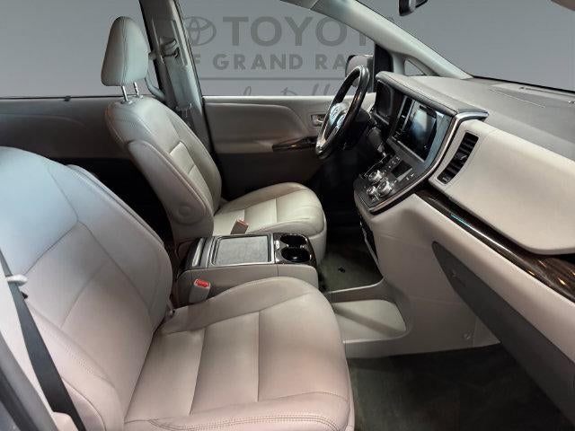 2017 Toyota Sienna XLE 7 Passenger