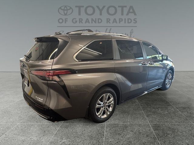 2024 Toyota Sienna Platinum 7 Passenger