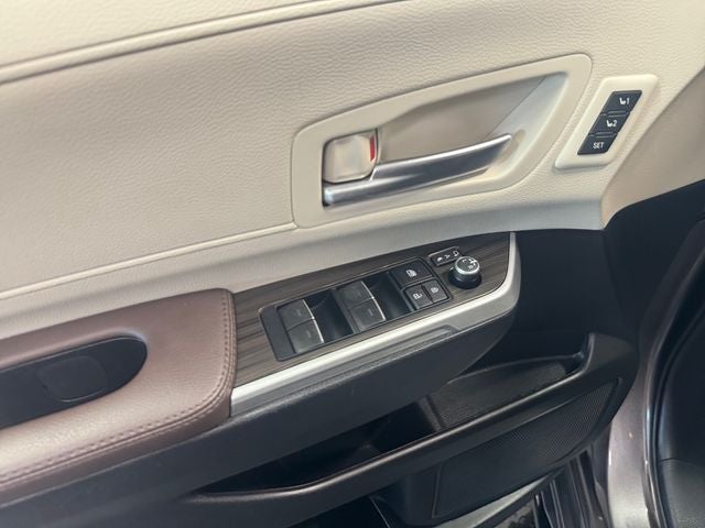 2024 Toyota Sienna Platinum 7 Passenger