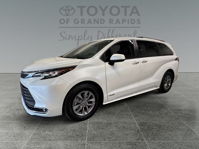 2021 Toyota Sienna XLE 8 Passenger