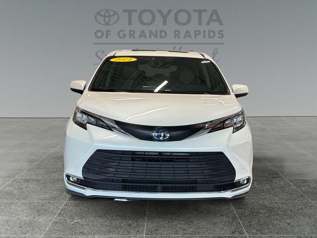 2021 Toyota Sienna XLE 8 Passenger