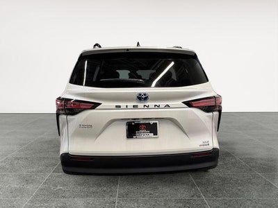 2021 Toyota Sienna XLE 8 Passenger