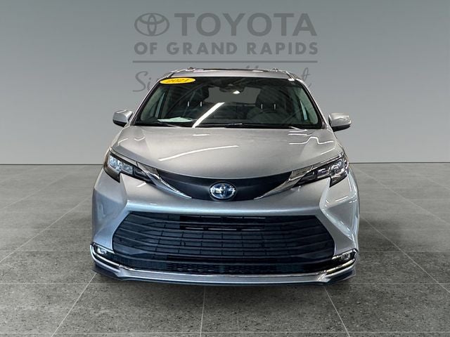 2021 Toyota Sienna XLE 8 Passenger