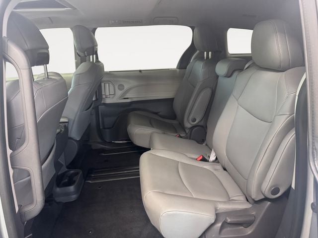 2021 Toyota Sienna XLE 8 Passenger