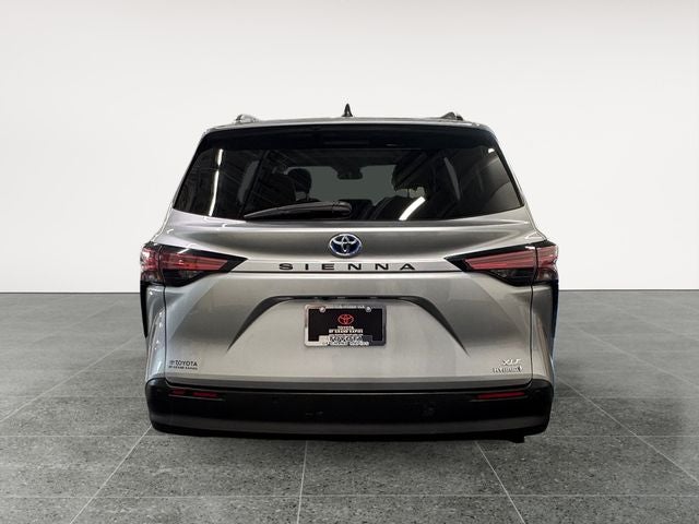 2021 Toyota Sienna XLE 8 Passenger
