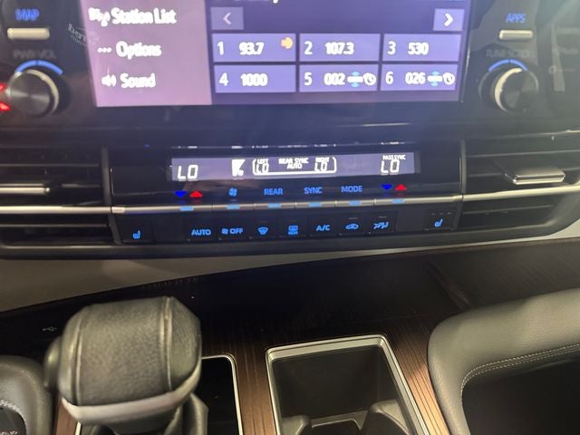 2021 Toyota Sienna XLE 8 Passenger