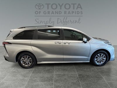2021 Toyota Sienna XLE 8 Passenger