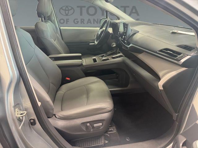2021 Toyota Sienna XLE 8 Passenger