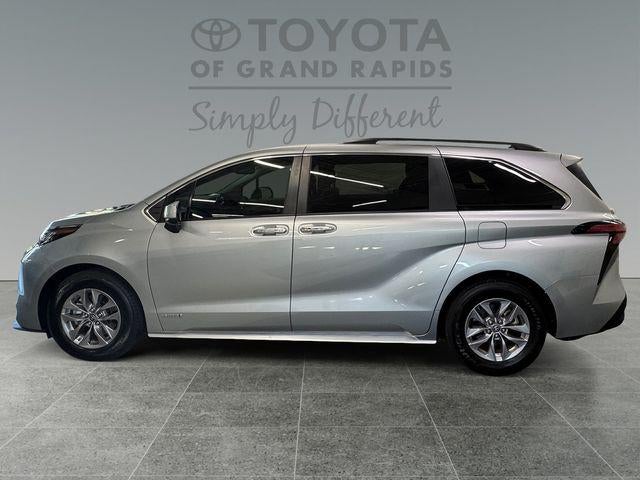 2021 Toyota Sienna XLE 8 Passenger