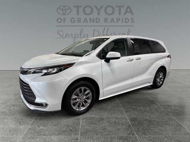 2022 Toyota Sienna XLE 7 Passenger