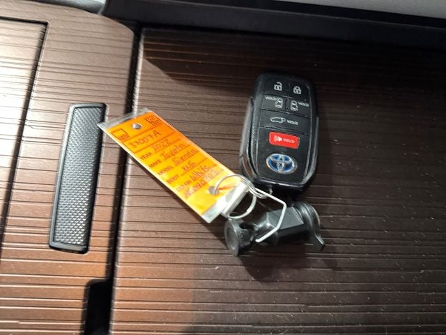 2022 Toyota Sienna XLE 7 Passenger