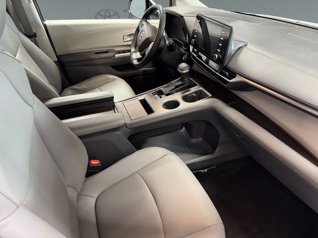 2022 Toyota Sienna XLE 7 Passenger