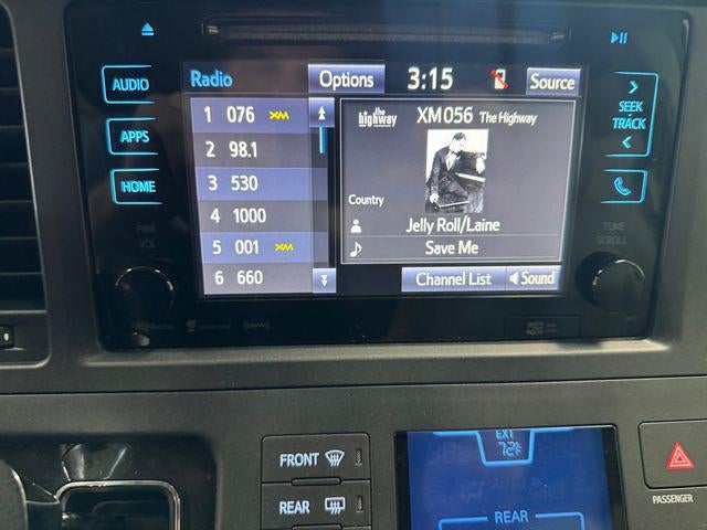 2017 Toyota Sienna XLE 8 Passenger