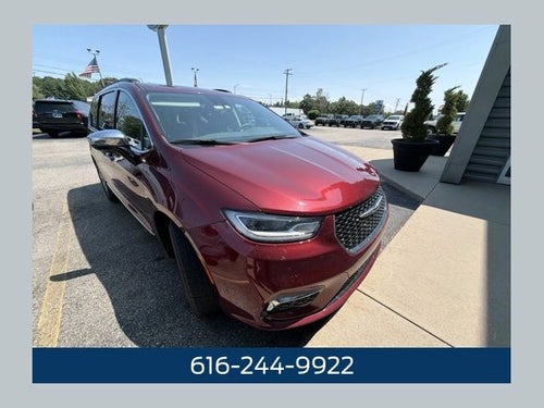 2023 Chrysler Pacifica Limited 3.6 Liter V6 7 Passenger 3rd Row Seating AWD