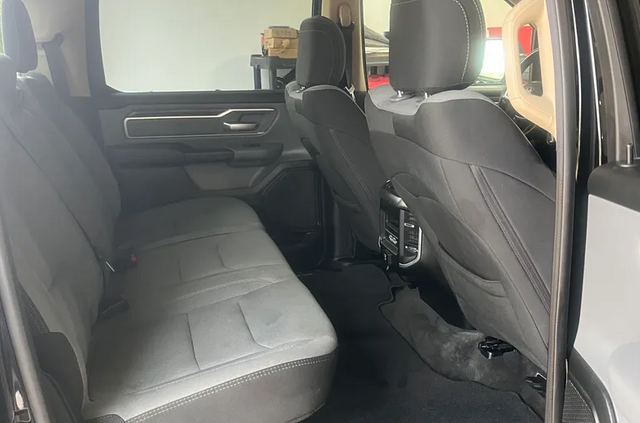 2020 RAM 1500 Big Horn/Lone Star 5.7 liter V8 Hemi Crew Cab 4WD