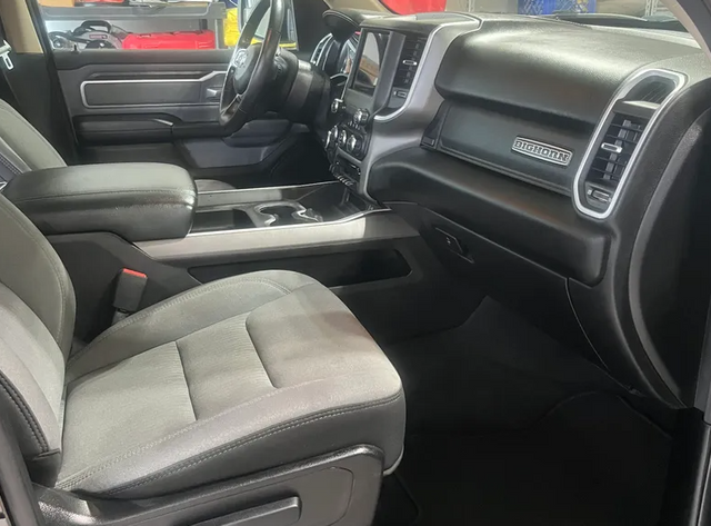 2020 RAM 1500 Big Horn/Lone Star 5.7 liter V8 Hemi Crew Cab 4WD