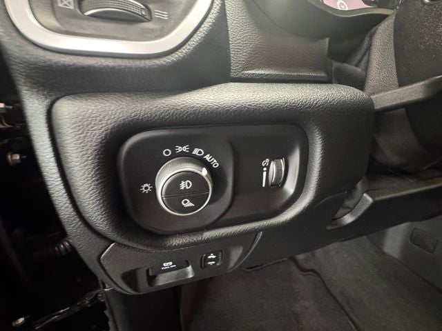 2020 RAM 1500 Big Horn Crew Cab 4x4 5'7' Box