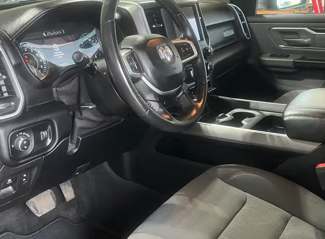 2020 RAM 1500 Big Horn/Lone Star 5.7 liter V8 Hemi Crew Cab 4WD