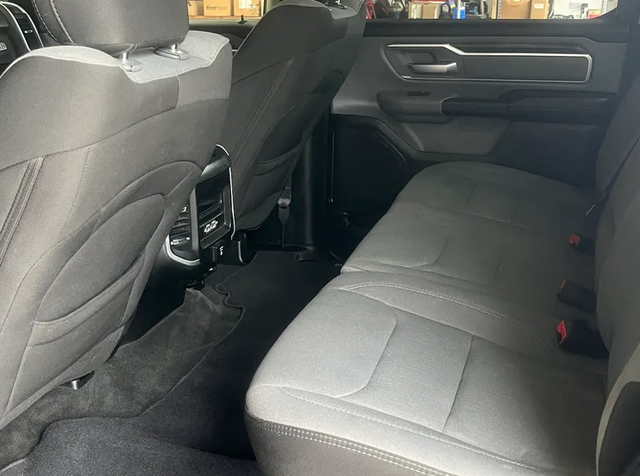 2020 RAM 1500 Big Horn/Lone Star 5.7 liter V8 Hemi Crew Cab 4WD