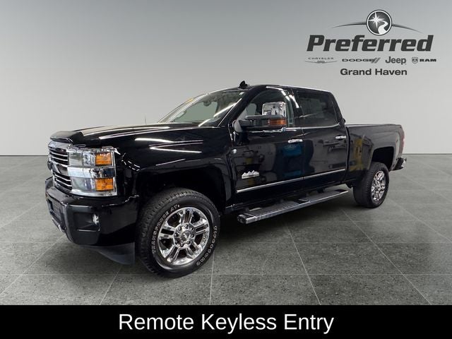 2015 Chevrolet Silverado 2500HD High Country 6.0 Liter V8 Crew Cab 4WD