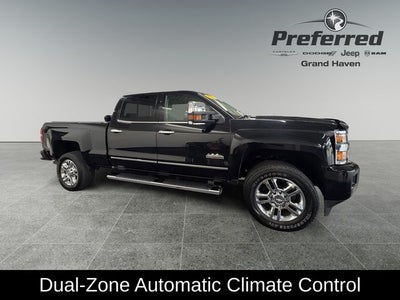 2015 Chevrolet Silverado 2500HD High Country 6.0 Liter V8 Crew Cab 4WD