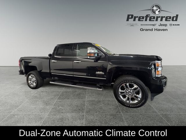 2015 Chevrolet Silverado 2500HD High Country 6.0 Liter V8 Crew Cab 4WD