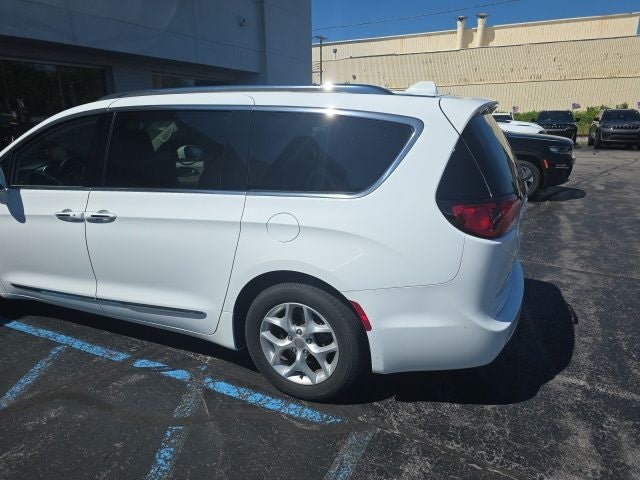 2017 Chrysler Pacifica Touring L Plus 3.6 Liter V6 7 Passenger 3rd Row Seating
