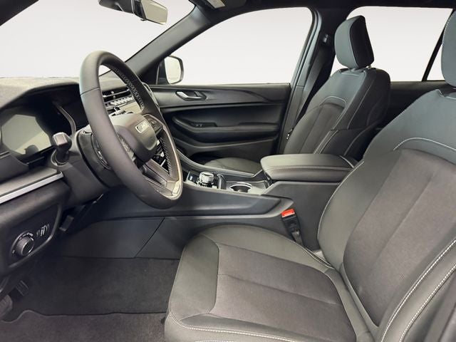 2025 Jeep Grand Cherokee Laredo X 4x4