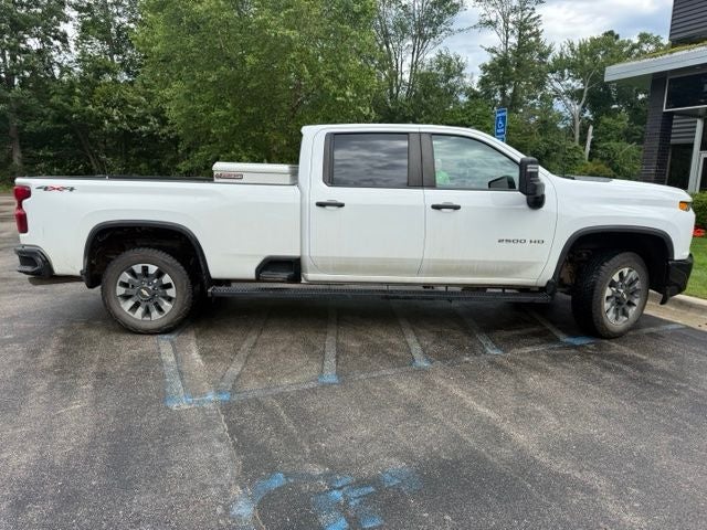 2023 Chevrolet Silverado 2500HD Custom 6.6 Liter V8 Crew Cab Crew Cab 4WD