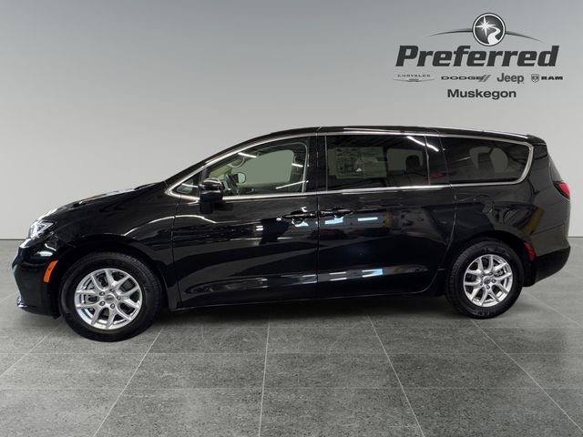 2023 Chrysler Pacifica Touring L 3.6 Liter V6 7 Passenger 3rd Row Seating