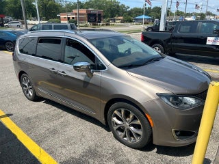 2017 Chrysler Pacifica Limited 3.6 Liter V6 7 Passenger 3rd Row Seating