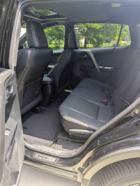 2017 Toyota RAV4 SE