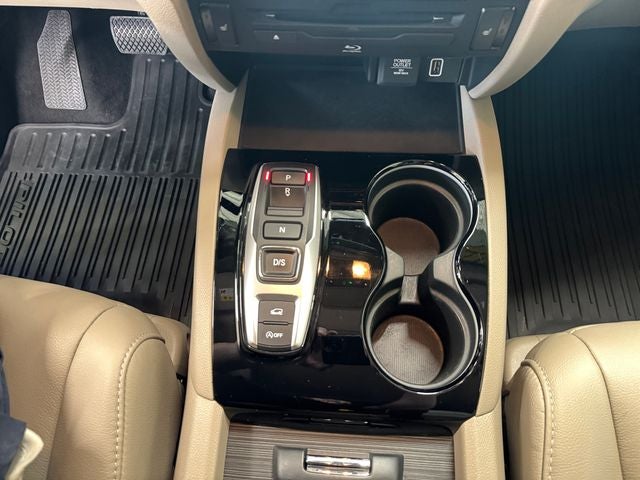2022 Honda Pilot AWD Touring 8 Passenger