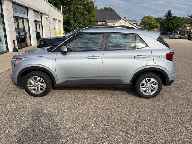 2022 Hyundai Venue SE